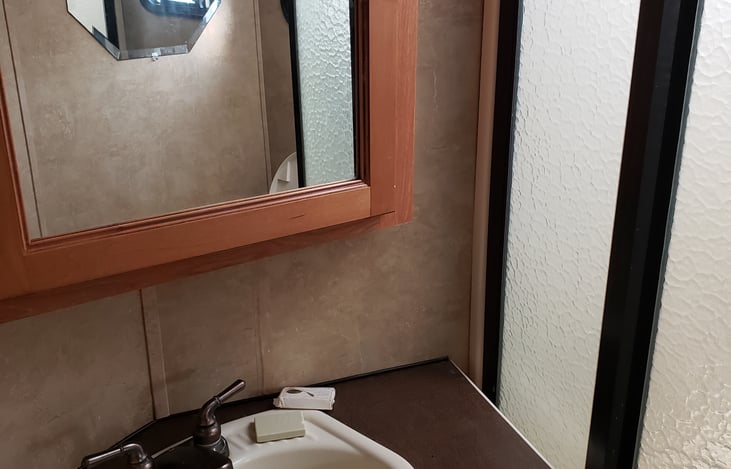 Full bath sink and medicine cabinet