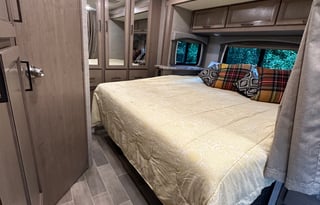 Kid and Pet Friendly Classy Chateau RV!