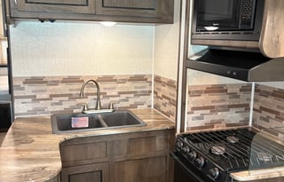 The Queen – Class C Bunkhouse, Sleeps 8