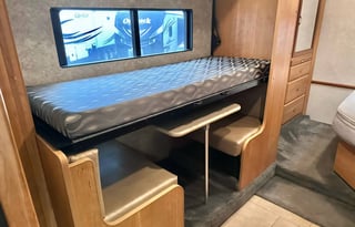 Family‑Friendly - Sleeps 8 - Bunks - Pet‑Friendly