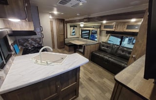 35' Cherokee Sleeps 12 with TRIPLE slide out! HUGE