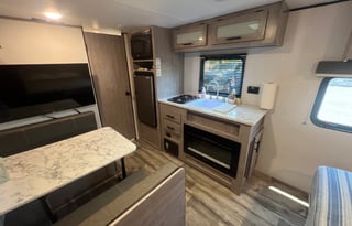 Charming 2024 Coleman 17R - Cozy and Cute!