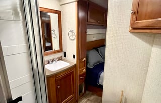 Get Out of Town 2018 Winnebago Sunstar 31BE