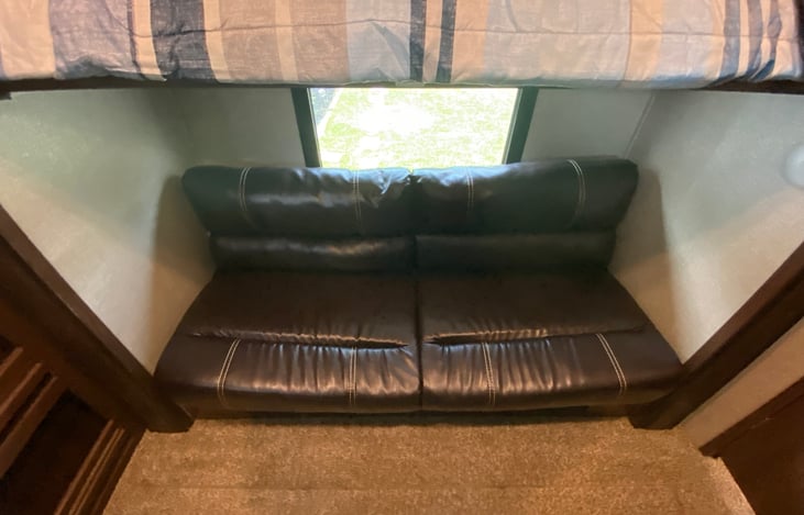 JACKKNIFE COUCH CLOSED