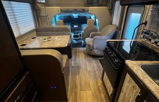 Compact & Loaded Thor Freedom Elite 23H Motorhome