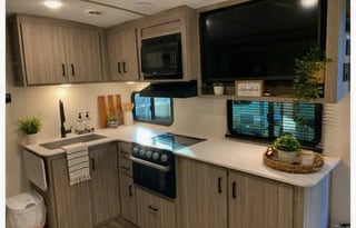 "Smoky Pass" Bunk House Sleeps 6 - Delivery Only