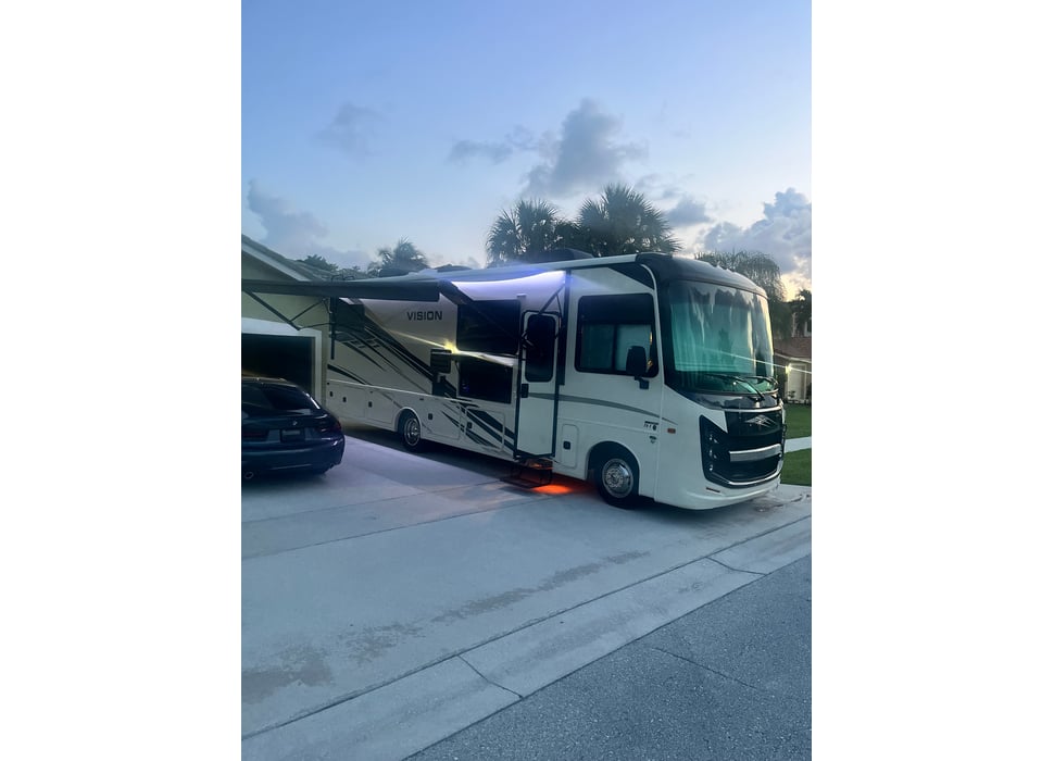 Class A Motor Home rentals in DELRAY BEACH