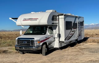 Comfy 2020 Thor 30’ Freedom Elite Bunkhouse
