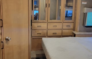 2020 Thor Motor Coach w/ King Bed