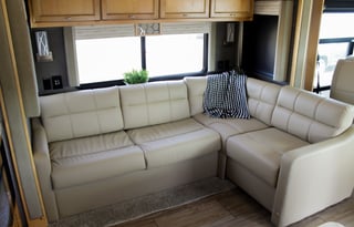 Luxury RV 2021 tiffin-private bedroom, 4 slideouts