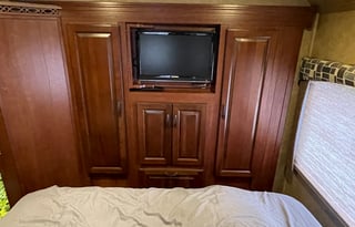 Great family camper with bunkhouse