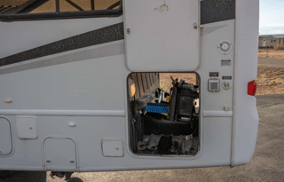 Spacious configuration, convenient desk, +Starlink