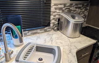 Dogwood - Coleman Lantern 262BH - Sleeps 8