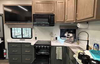 Luxury Eddie Bauer 5th Wheel Delivery no pick up