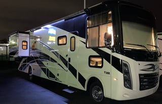 2021 Thor Hurricane 36' 1 1/2 baths