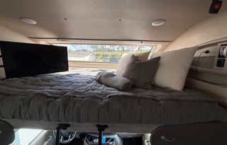 2022 Entegra Odyssey 31F–Sleeps 10, Wifi, Loaded