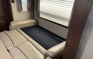Luxury Keystone RV Sprinter 332DEN