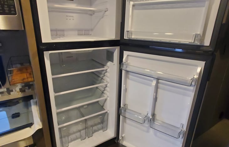 Roomy fridge/freezer.