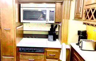 Challenger Luxury Class A Sleeps 4