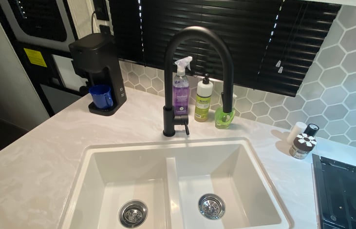 2 Compartment sink with sprayer faucet for easy rinsing and washing