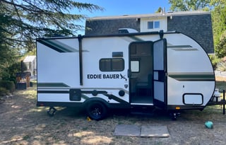 2025 Heartland Eddie Bauer 21’ Camper–Sleeps 6