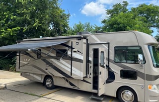 Fully Stocked Thor Ace 28 Ft Class A RV Sleeps 5