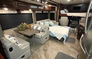 Let's Cruise with this Fleetwood Bounder Class A