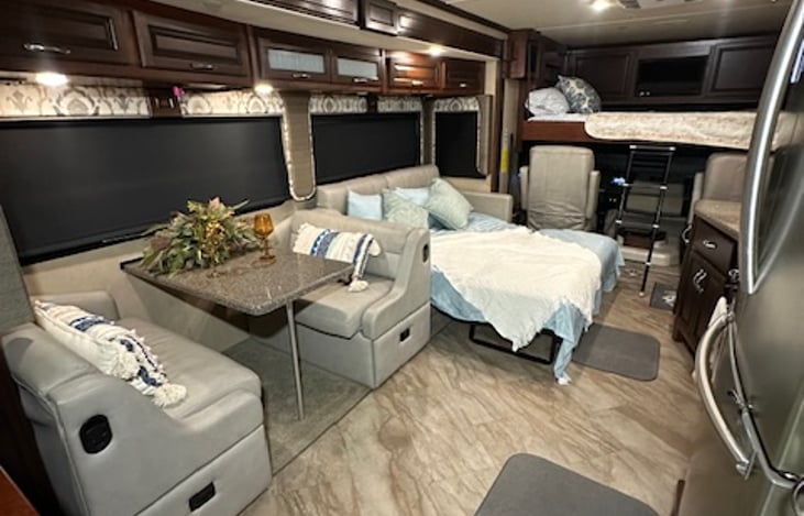 Dining turns into a full bed
Full sofa bed
Full overhead bed