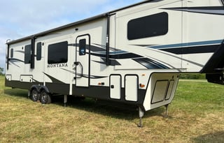 2021 Montana RV – Optional Truck Rental Available!