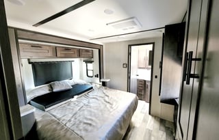 2022 FR3 34DS Class-A(Gas) Sleeps Up to 8 + Tent