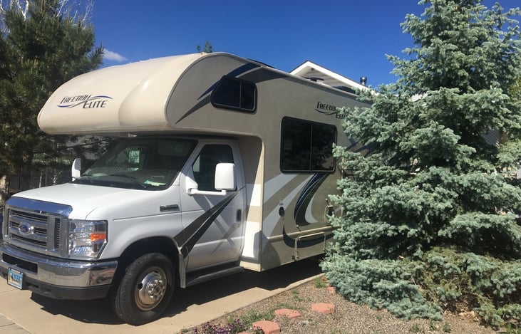 Ford 350 engine! Only 1 problem in 5 years!! Very reliable!