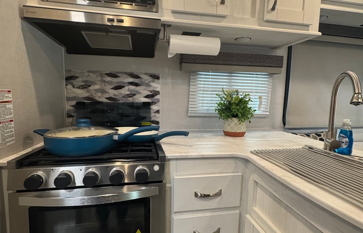 Spacious kitchen to cook and clean