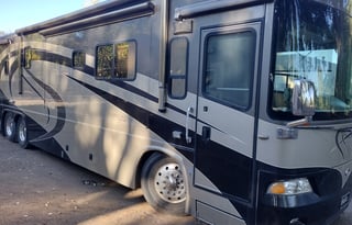 Stella - 2005 Country Coach Allure 470