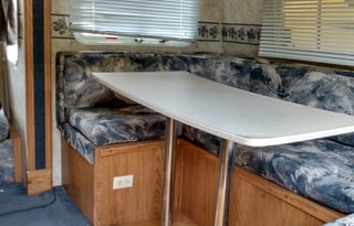 Cool Forest River 27' spacious and light