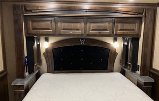 2017 Tiffin Motorhomes Phaeton 40 AH