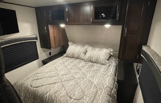 Peak n C Adventures (Pet Friendly with Bunks)