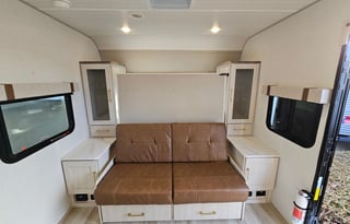 Modern Family RV|Sleeps 8| Bunks, Grill & Easy Tow