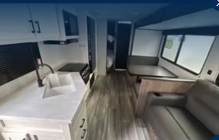 Like New! 2024 Jayco Jay Flight SLX 261BHS