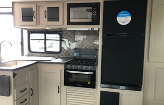 Ultimate Retreat on Wheels - Sleeps up to 10