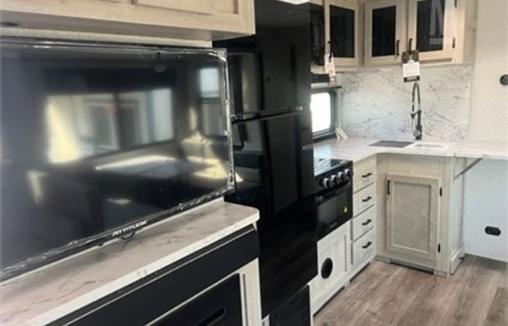 TV, stereo, Fire place