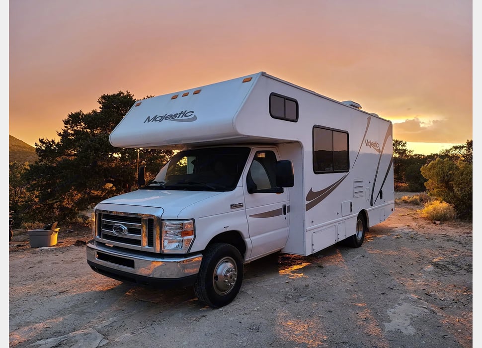 Class C Motor Home rentals in Wildomar