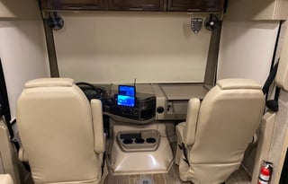 2020 Thor Motor Coach Miramar 35.2