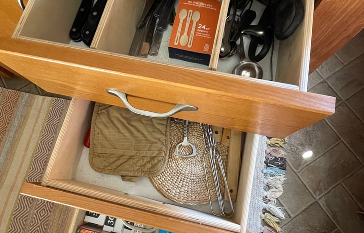 Kitchen drawers filled with all the necessities.
We strive to keep our camper stocked with non-toxic kitchen wear. We reduce plastic and use stainless steel as much as possible.