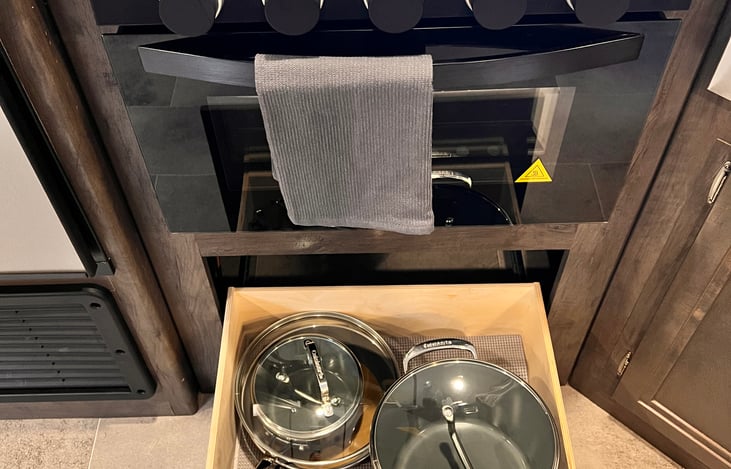 Cooking pans supplied