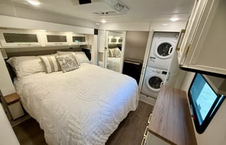 Prime Time RV Crusader 382MBH (BRFL 1686)