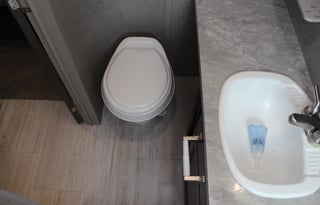 LUXURY-AUTO LEVELING-FREE INS-TOP RATED- DIAMOND O