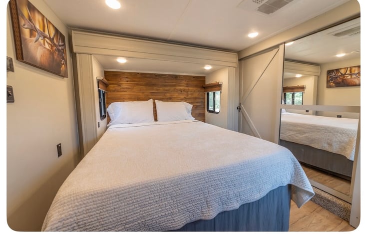 Master bedroom. Queen bed, closet space