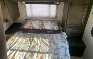 2021 Coachmen RV Leprechaun 270QB(Paris) Ford 350