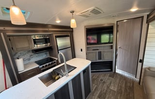 (Delivery only) sleeps 10, 2 baths Sunset Trail