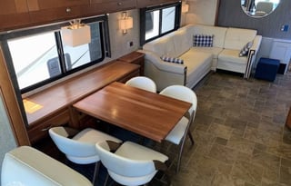 Fully Loaded Winnebago Tour bus 40'